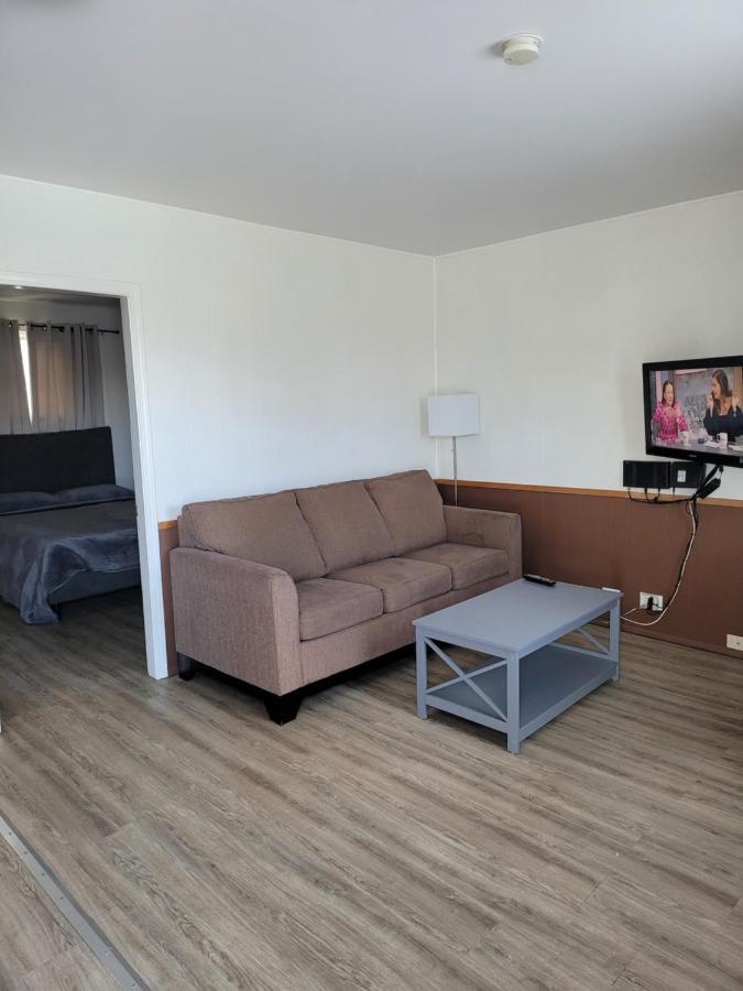 Midtown Motel On Alaska Ave Dawson Creek Extérieur photo